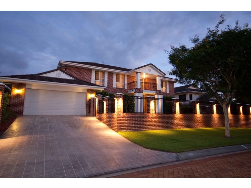 5 Pinehurst Place, Carindale QLD 4152