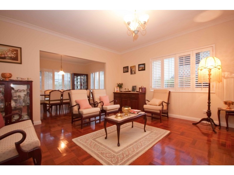 5 Pinehurst Place, Carindale QLD 4152