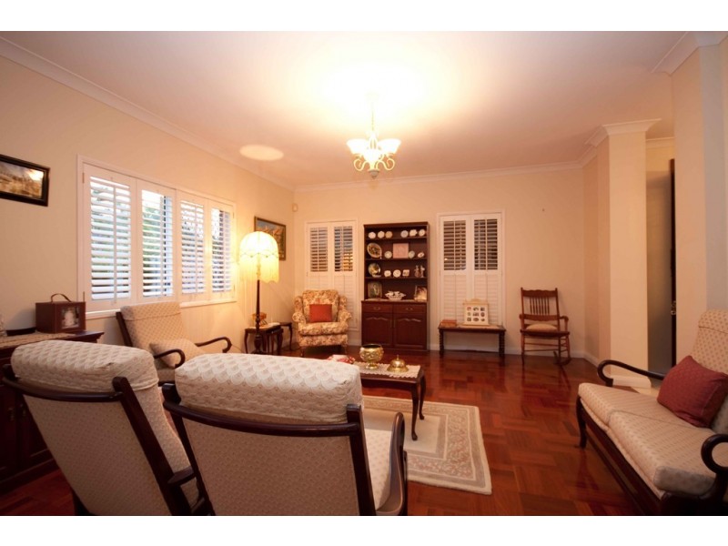 5 Pinehurst Place, Carindale QLD 4152