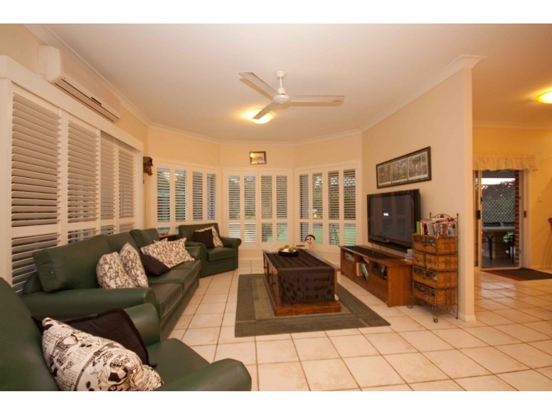 5 Pinehurst Place, Carindale QLD 4152