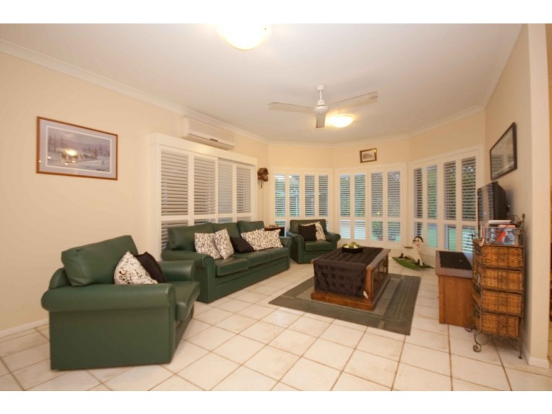 5 Pinehurst Place, Carindale QLD 4152