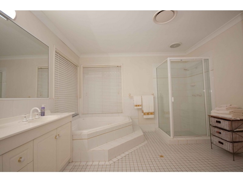 5 Pinehurst Place, Carindale QLD 4152