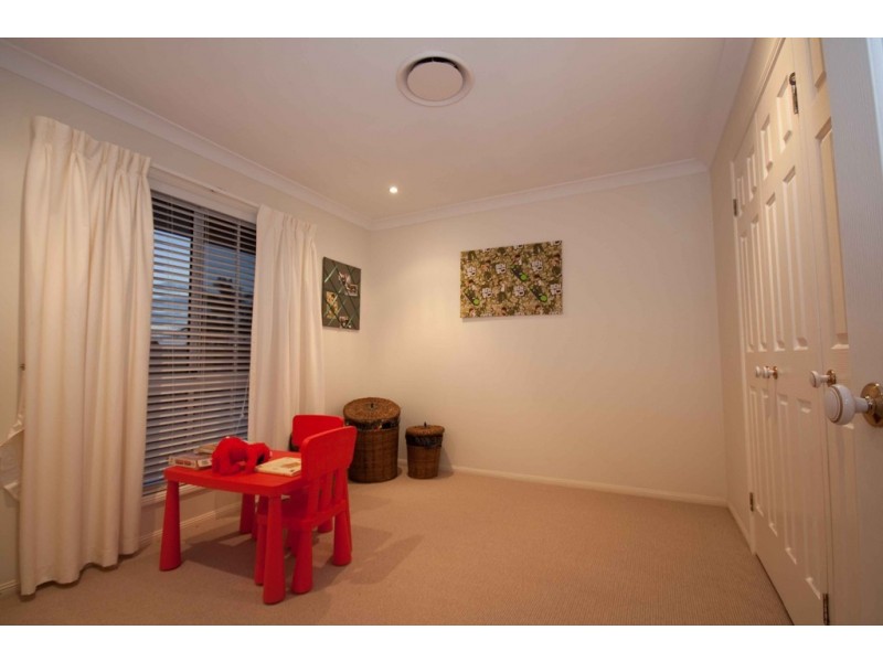 5 Pinehurst Place, Carindale QLD 4152