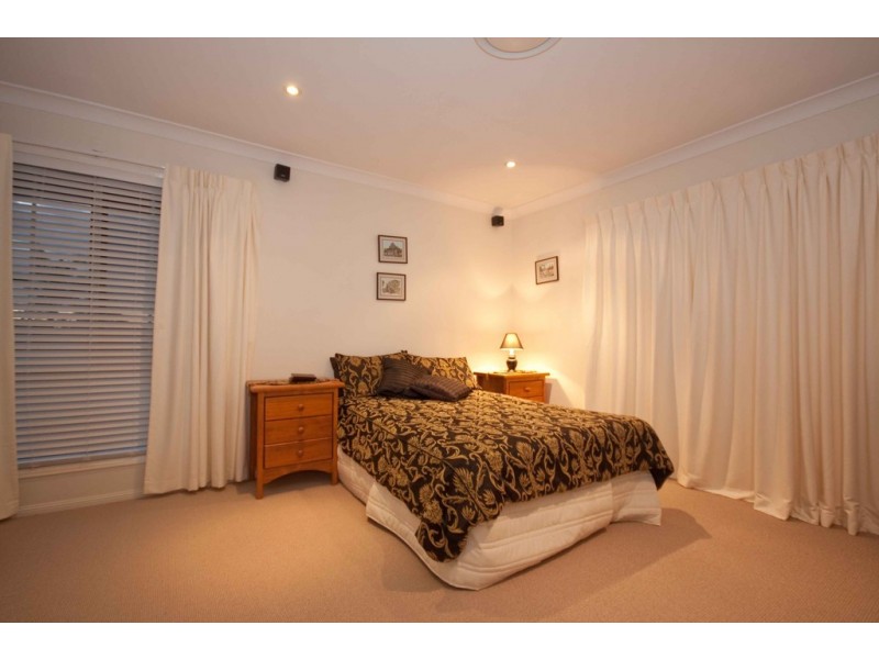 5 Pinehurst Place, Carindale QLD 4152