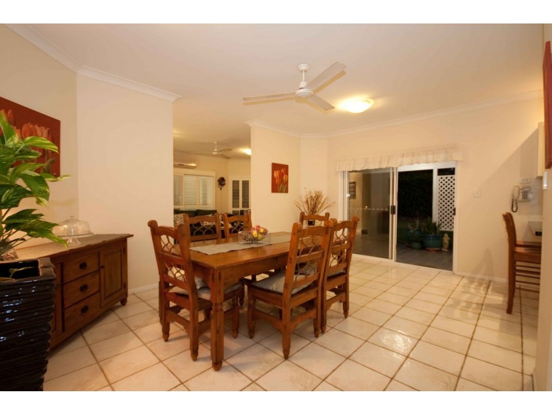 5 Pinehurst Place, Carindale QLD 4152