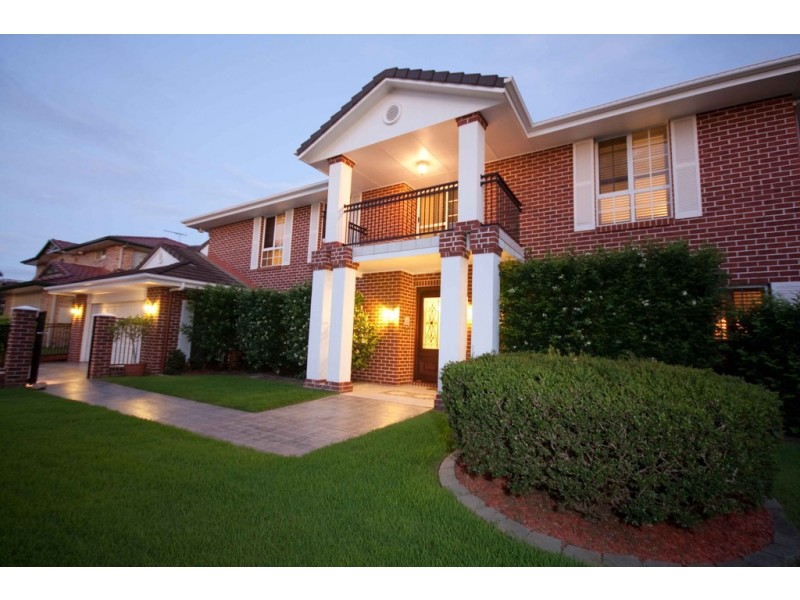 5 Pinehurst Place, Carindale QLD 4152