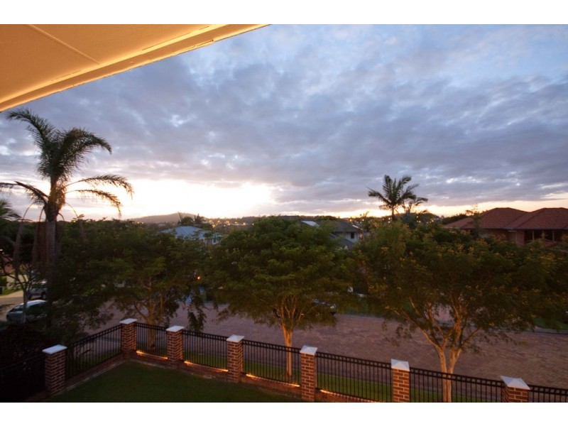 5 Pinehurst Place, Carindale QLD 4152