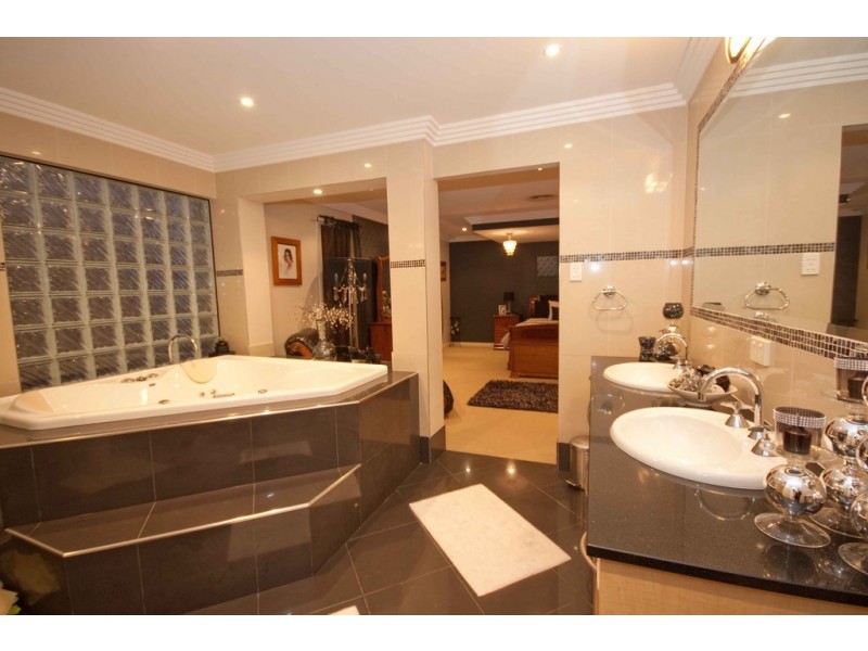 94 Behan Crescent, Wakerley QLD 4154