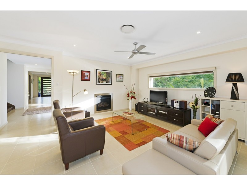 23 Portland Place, Carindale QLD 4152