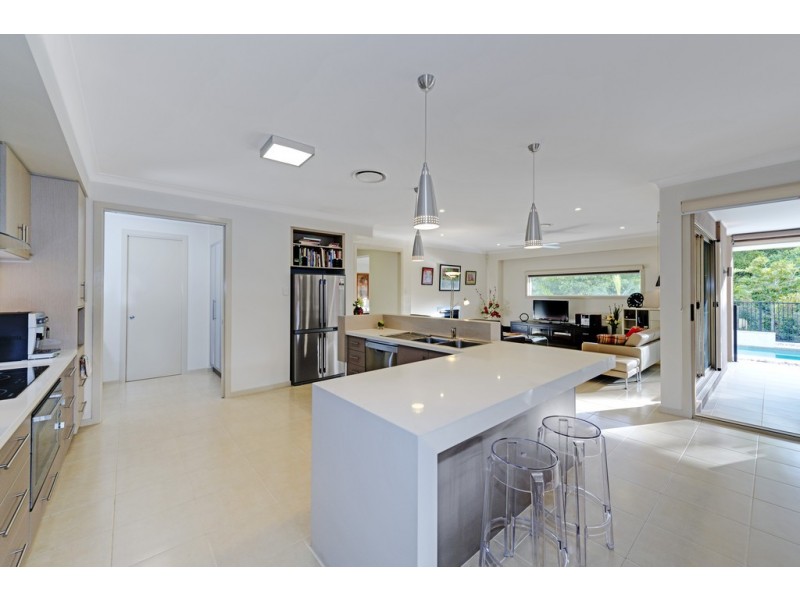 23 Portland Place, Carindale QLD 4152