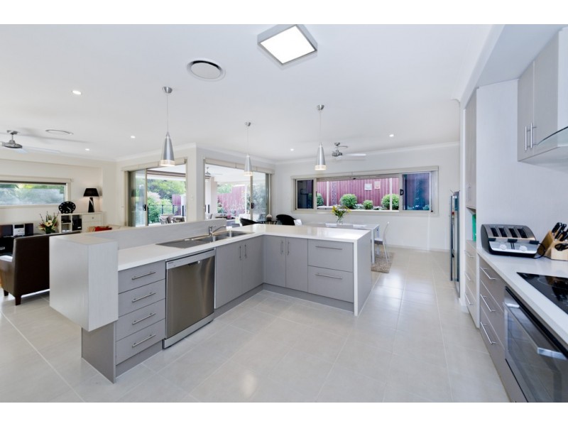 23 Portland Place, Carindale QLD 4152