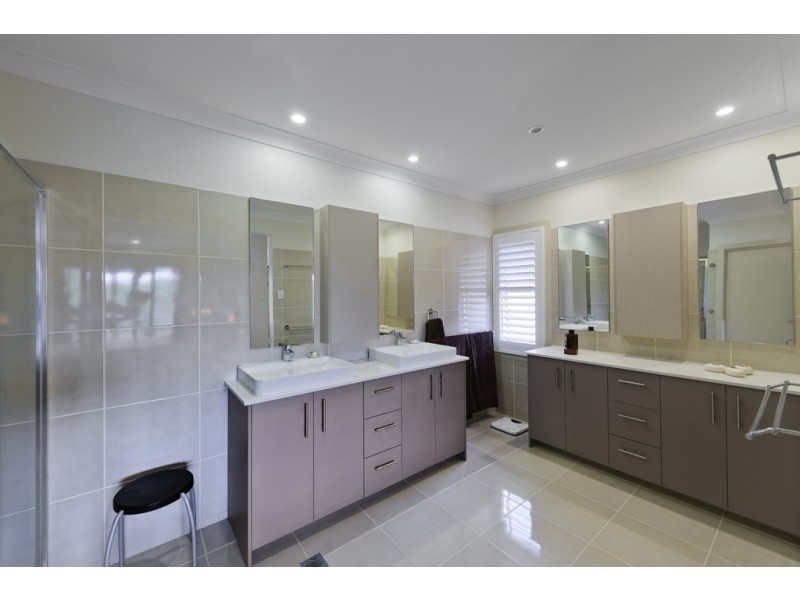 23 Portland Place, Carindale QLD 4152