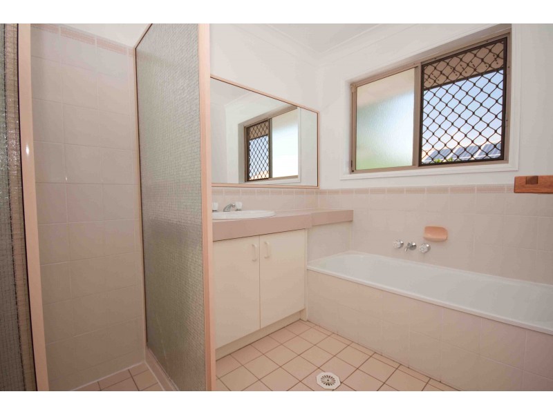 42 Scanlen Crescent, Wynnum West QLD 4178