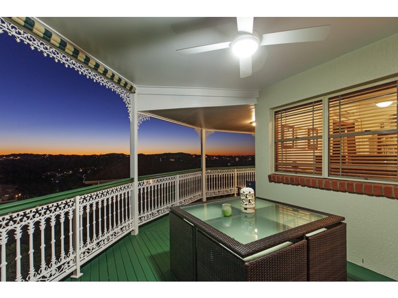 46 Golden Oak Crescent, Carindale QLD 4152