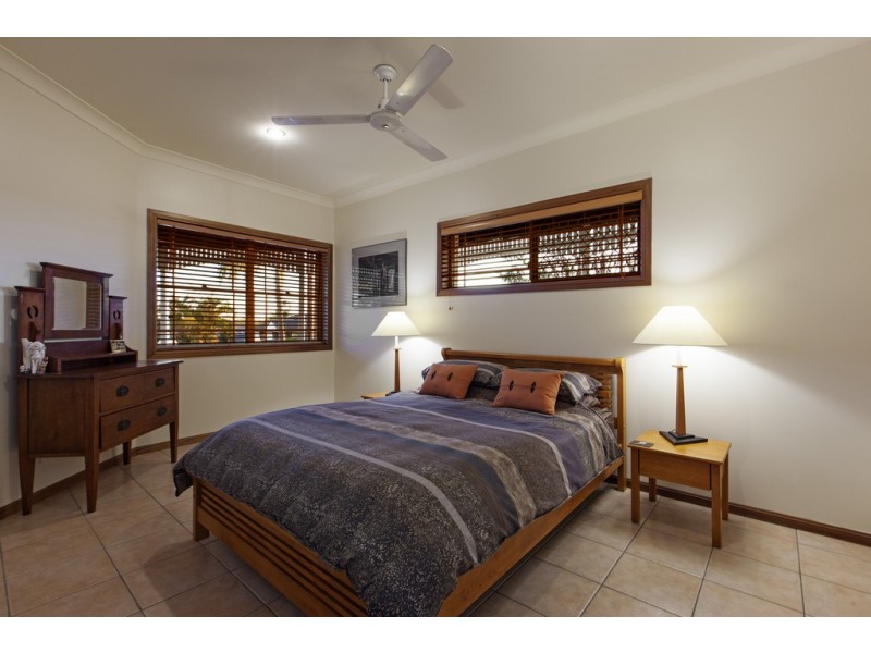 46 Golden Oak Crescent, Carindale QLD 4152