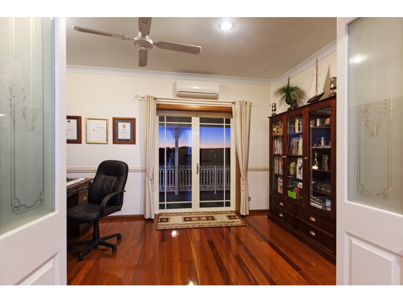 46 Golden Oak Crescent, Carindale QLD 4152