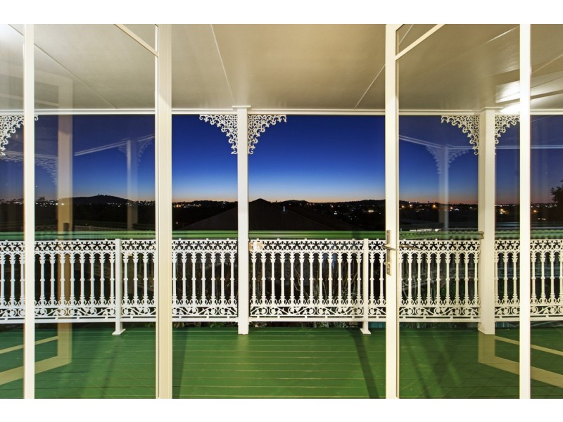 46 Golden Oak Crescent, Carindale QLD 4152