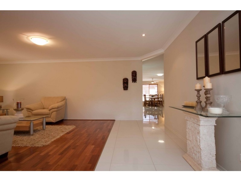 10 Empress Drive, Carindale QLD 4152