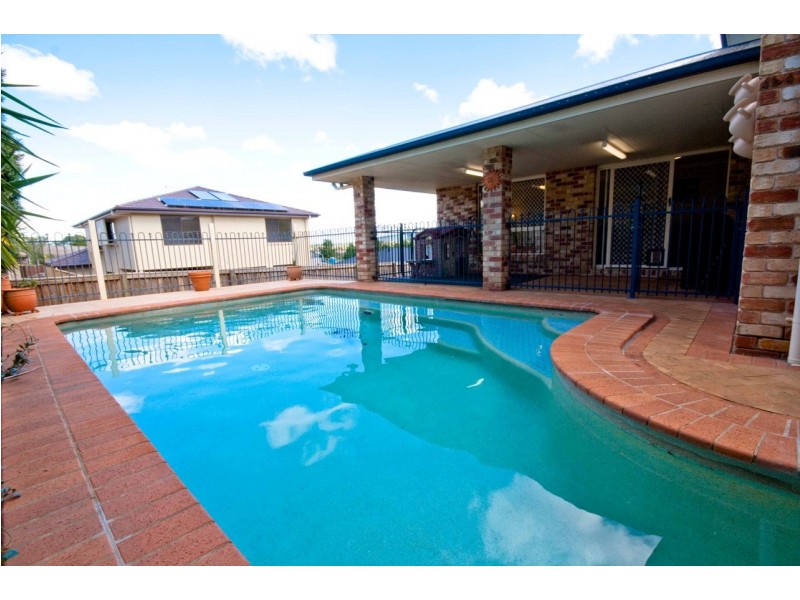 10 Empress Drive, Carindale QLD 4152