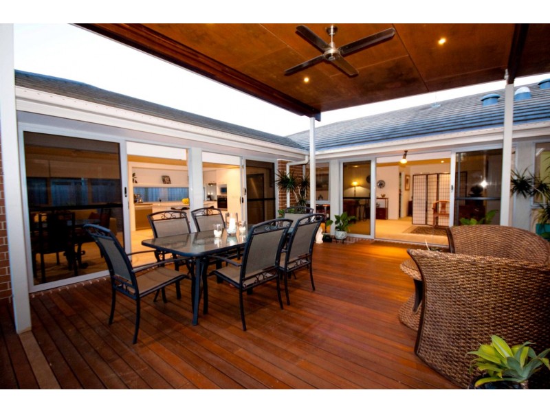 28 Torrens Crescent, Wakerley QLD 4154