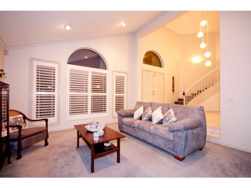 11 St Andrews Crescent, Carindale QLD 4152