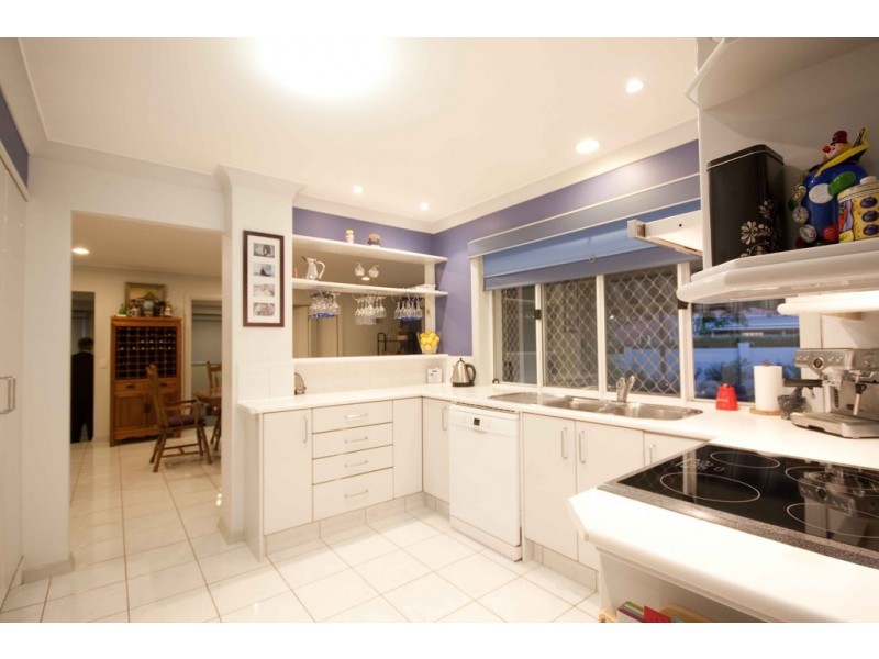 11 St Andrews Crescent, Carindale QLD 4152