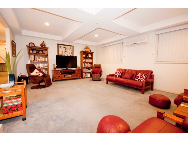 11 St Andrews Crescent, Carindale QLD 4152