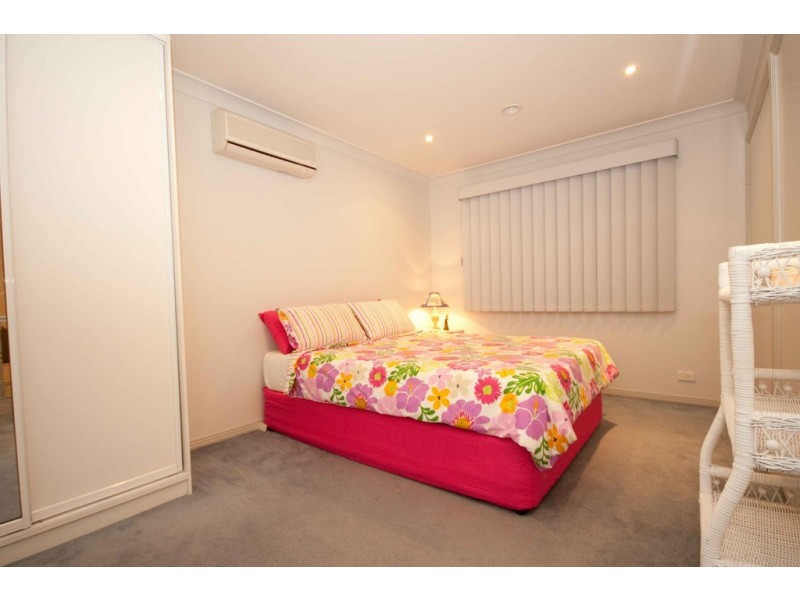 11 St Andrews Crescent, Carindale QLD 4152