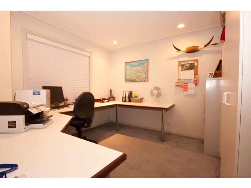 11 St Andrews Crescent, Carindale QLD 4152