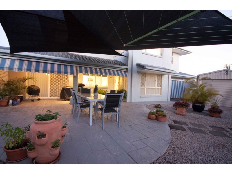 11 St Andrews Crescent, Carindale QLD 4152