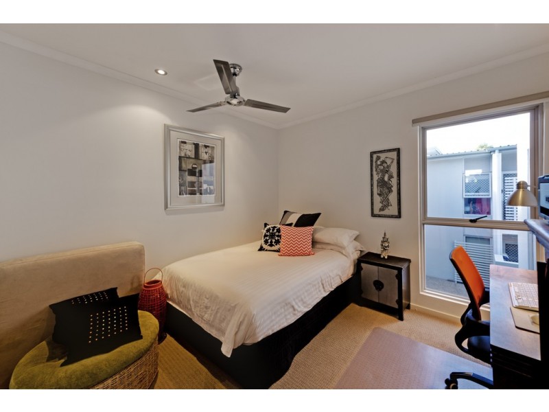 202/18 Richmond Road, Morningside QLD 4170