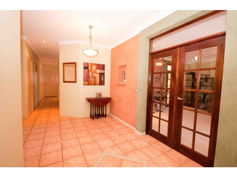 70 Kenilworth Place, Carindale QLD 4152