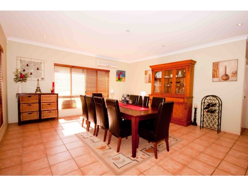 70 Kenilworth Place, Carindale QLD 4152