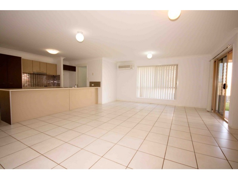 15 Delaforce Street, Regents Park QLD 4118