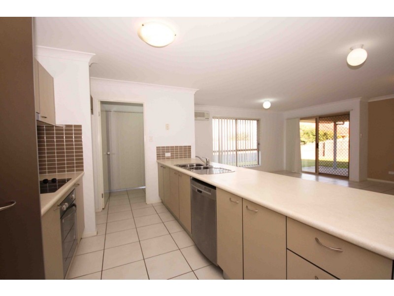 15 Delaforce Street, Regents Park QLD 4118