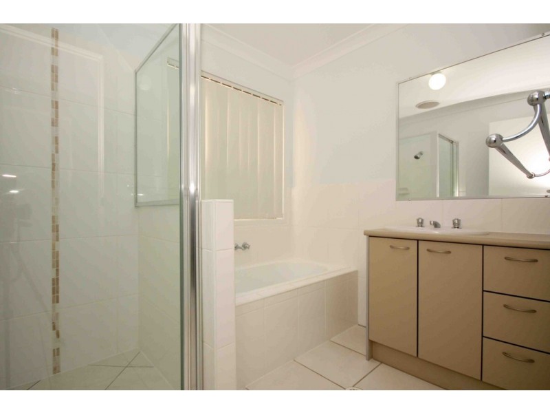 15 Delaforce Street, Regents Park QLD 4118