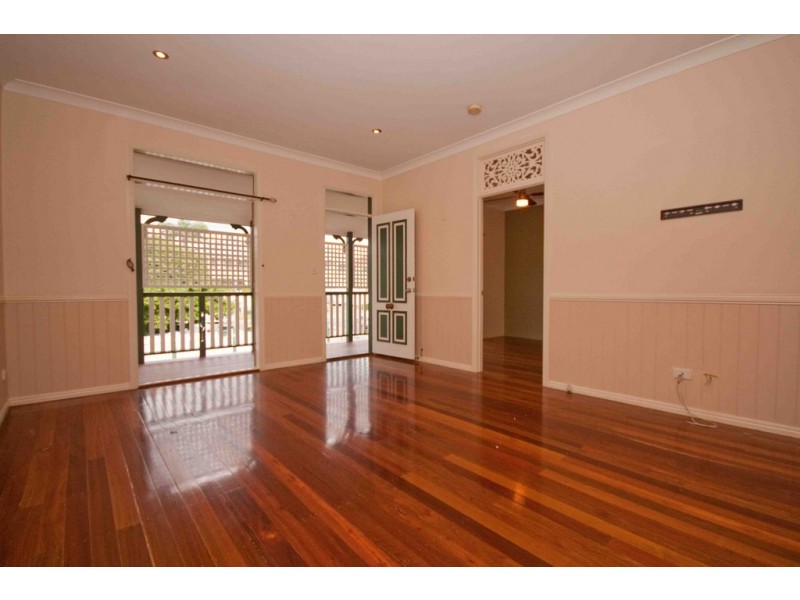 132 Temple Street, Coorparoo QLD 4151