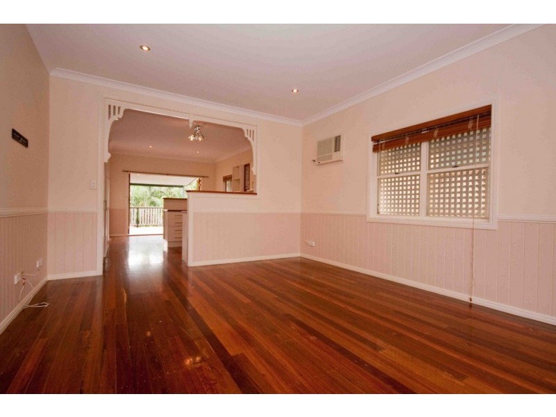 132 Temple Street, Coorparoo QLD 4151