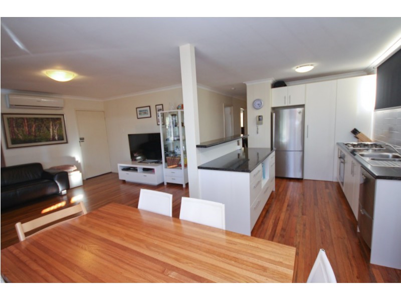 84 McIlwraith Avenue, Norman Park QLD 4170