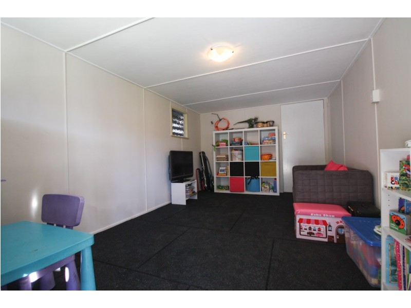 84 McIlwraith Avenue, Norman Park QLD 4170