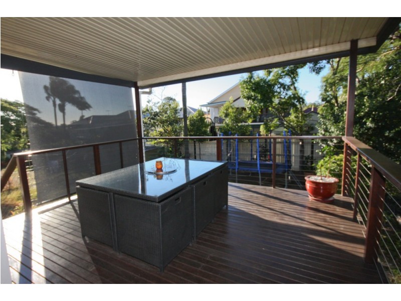 84 McIlwraith Avenue, Norman Park QLD 4170