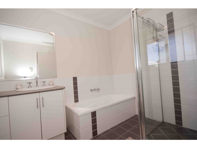 2/2A Bruce St, Carina QLD 4152