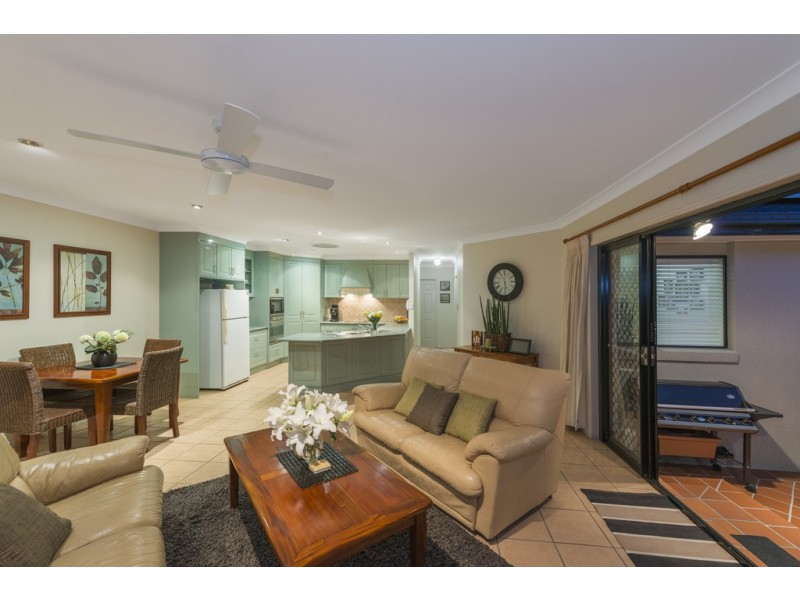 19 Forest Place, Carindale QLD 4152
