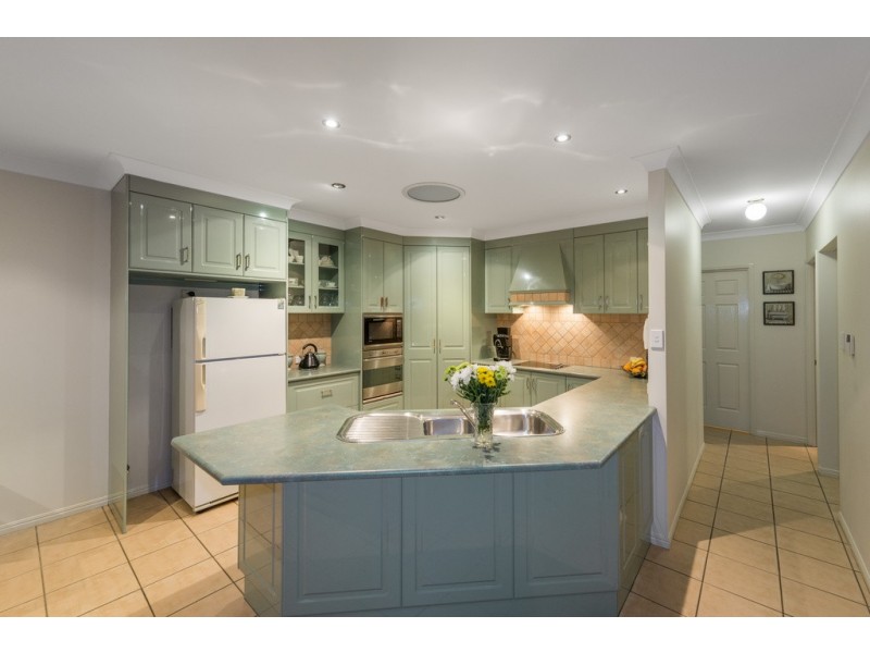 19 Forest Place, Carindale QLD 4152