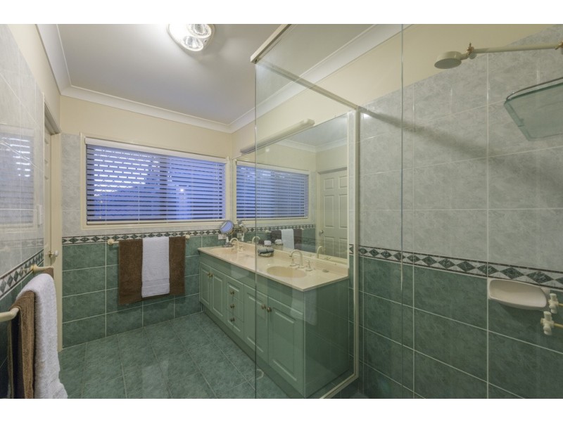 19 Forest Place, Carindale QLD 4152