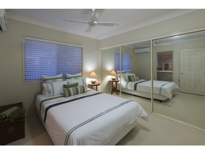19 Forest Place, Carindale QLD 4152