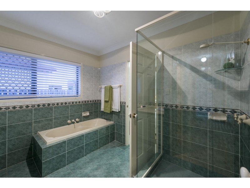 19 Forest Place, Carindale QLD 4152