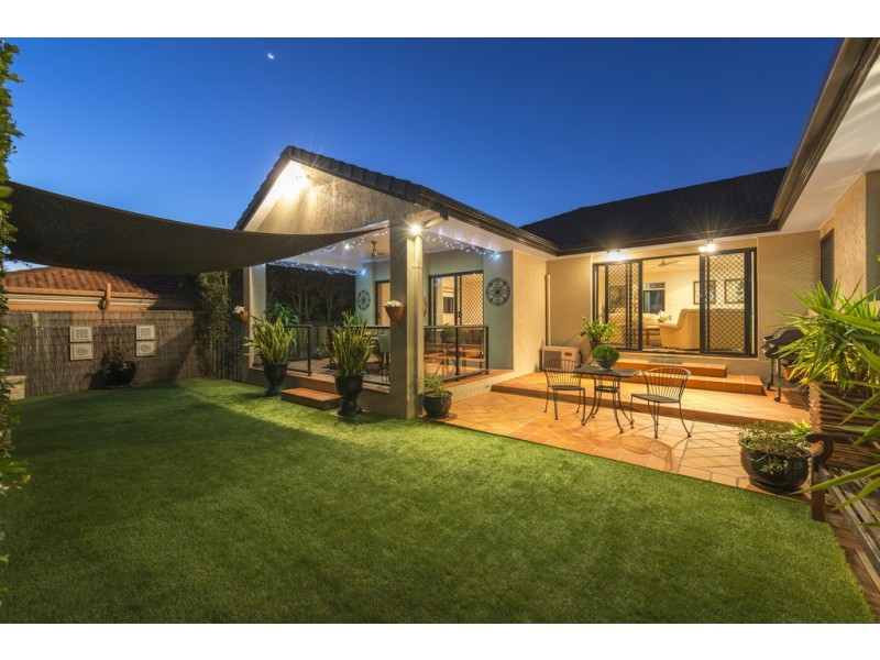 19 Forest Place, Carindale QLD 4152
