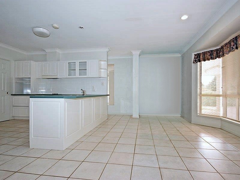 61 Holborn Crescent, Carindale QLD 4152