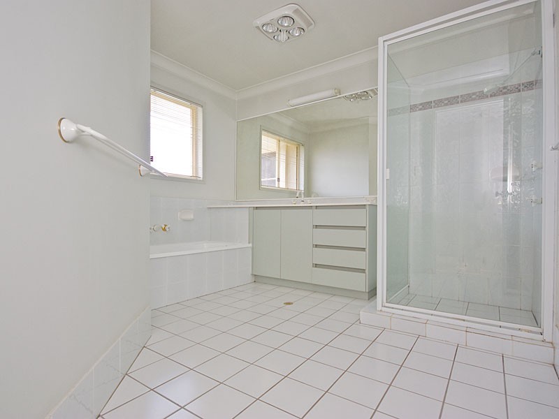 61 Holborn Crescent, Carindale QLD 4152